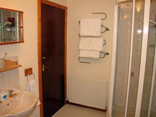 a bathroom with a shower and a sink at 3 Bed in Isle of Barra CA295 in Ersary
