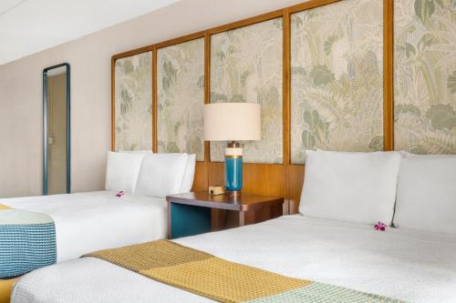 White Sands Hotelにあるベッド