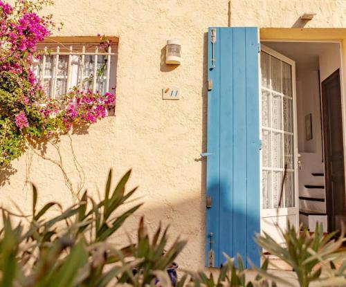 Photo de la galerie de l'établissement Jolie Mazet, jardin, piscine, tennis, plein centre, au Plan-de-la-Tour