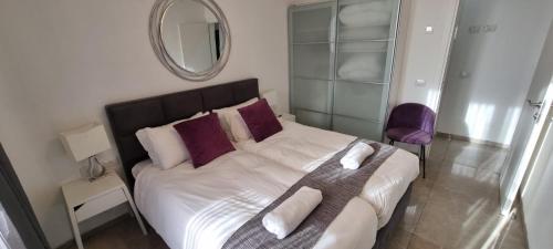 Ένα ή περισσότερα κρεβάτια σε δωμάτιο στο JTower Royal Suites - Alefimmoed