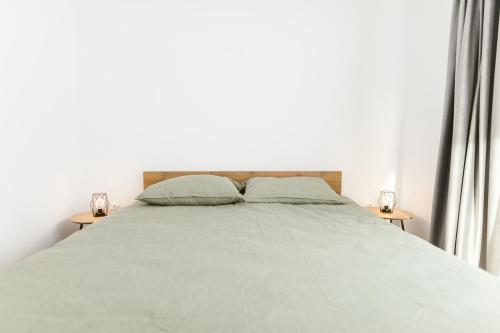 Cabana Erta : غرفة نوم بسرير كبير مع مواقف ليلتين