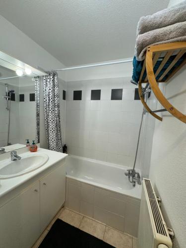 Koupelna v ubytování Appartement calme avec balcon, à 4km du centre, Parking, WI-FI, Netflix gratuit