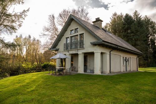 Κήπος έξω από το Escape Ordinary at Lough Erne Golf Village