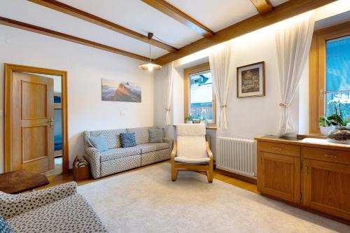 a living room with a couch and a chair at Appartamento Cesa Wanker in Ortisei