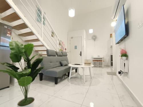 Arte Cheras Duplex Near MRT 1 tesisinde bir oturma alanı