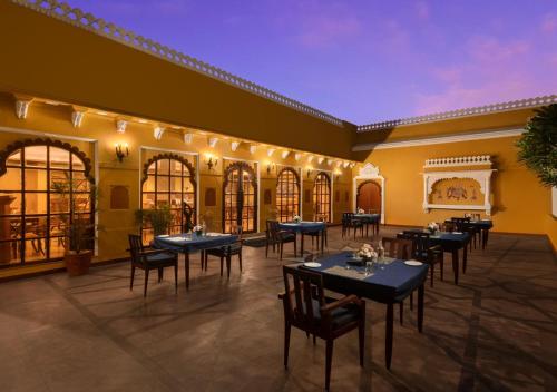 Restaurace v ubytování jüSTa Rajputana Resort & Convention Centre, Udaipur