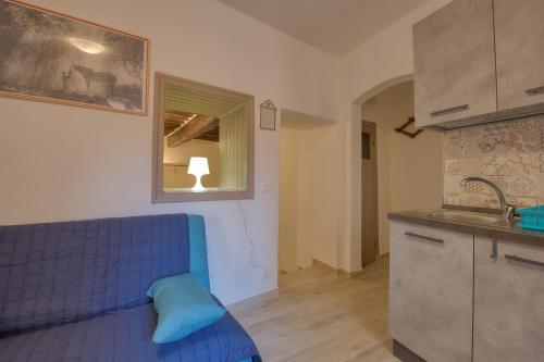 Η κουζίνα ή μικρή κουζίνα στο La Casetta di Concetta - Goelba