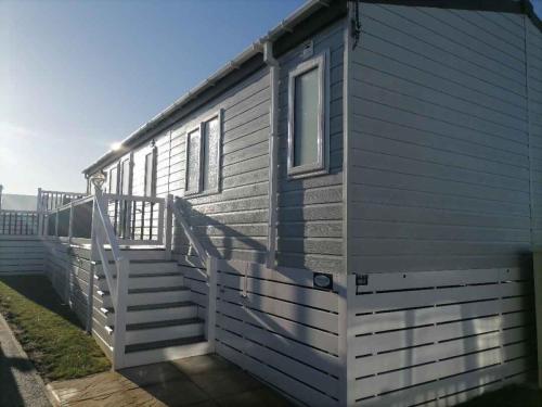 Gallery image of Riverside terrace - Overlooking the nature reserve in Rye Harbour