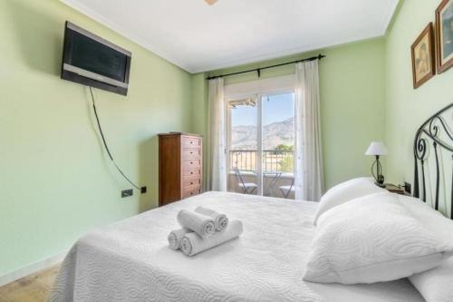a bedroom with a bed with two towels on it at Piso turístico completo La Gimena in Orihuela