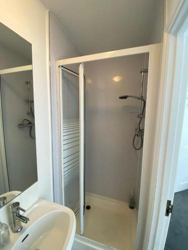 Kúpeľňa v ubytovaní Remarkable 1-Bed Apartment in Putney Village