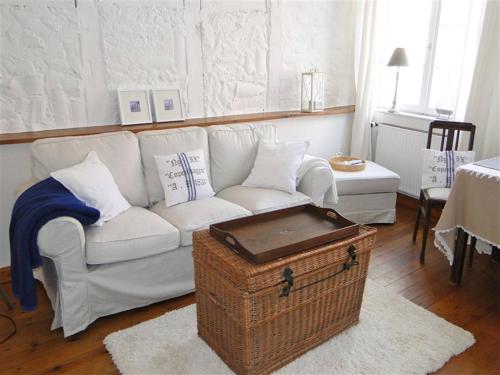 a living room with a white couch and a trunk at Strandläufer in Kappeln