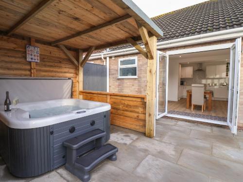 a large outdoor tub sitting on a patio at The Coastal Hideaway in Hornsea