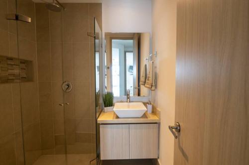 a bathroom with a sink and a shower with a mirror at COMFORTABLE DEPARTAMENT IN FRONT THE SEA in Cartagena de Indias