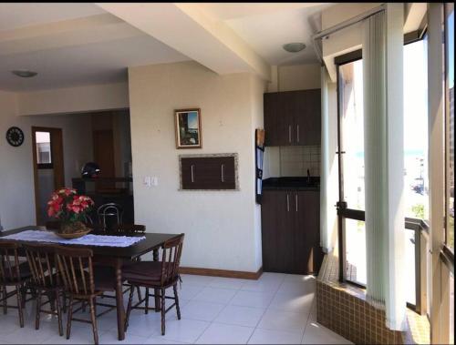 Dapur atau dapur kecil di Apartamento em Tramandai/RS