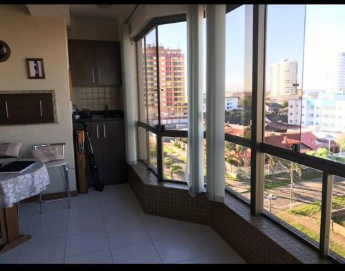 Dapur atau dapur kecil di Apartamento em Tramandai/RS