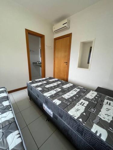 Katil atau katil-katil dalam bilik di Apartamento em Tramandai/RS