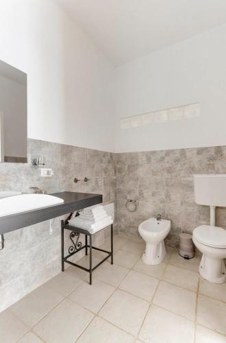 a bathroom with a sink and a toilet at Domu Prexada B&B in Maracalagonis