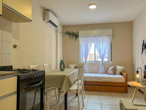 Monoambiente Céntrico comodo Con Cochera! – Photos 2