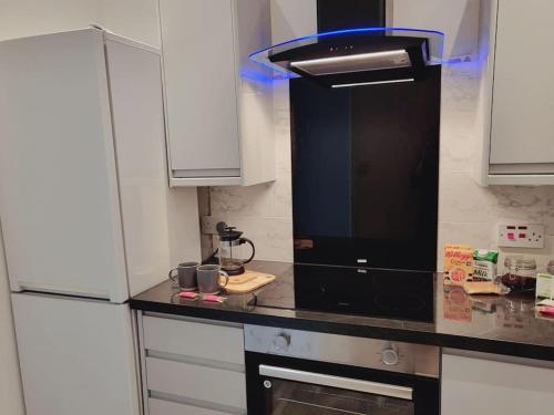 Cucina o angolo cottura di High Street, 2 bed, newly refurb