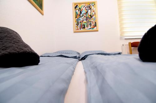 two beds sitting next to each other in a room at Apartmani Sebastijan in Banja Luka
