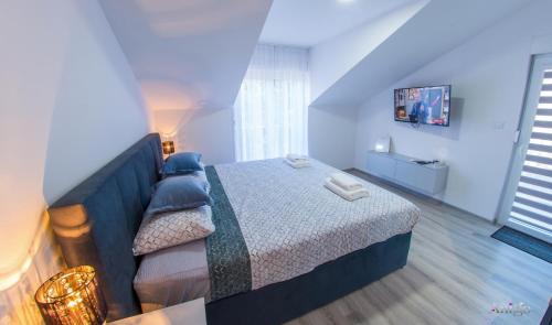Postel nebo postele na pokoji v ubytování Maxim Apartments