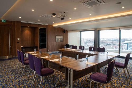 a conference room with a long table and chairs at Uranus Istanbul Topkapi in Istanbul