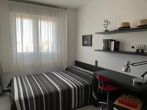 Katil atau katil-katil dalam bilik di Apartamento en Benicassim.