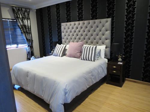 Ένα ή περισσότερα κρεβάτια σε δωμάτιο στο Set-Apart House Loadshedding Proof