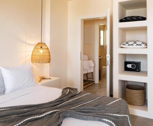 Un ou plusieurs lits dans un hébergement de l'établissement Maeva Suites Santorini