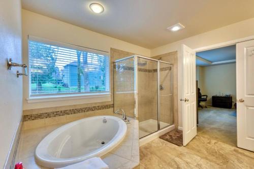 Een badkamer bij LW1-GORGEOUS VILLA-Renovation or staycation