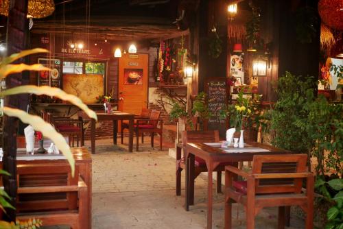 Restoran atau tempat lain untuk makan di Big Elk Steak House - HomeStay