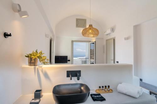 Un ou plusieurs lits dans un hébergement de l'établissement Maeva Suites Santorini