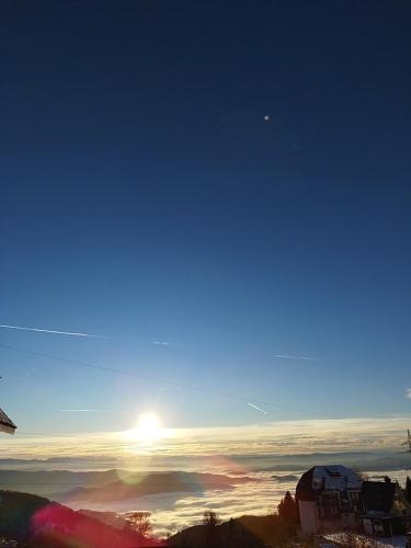 a view of the sun rising over the horizon at President Kop Apartman 106 in Kopaonik