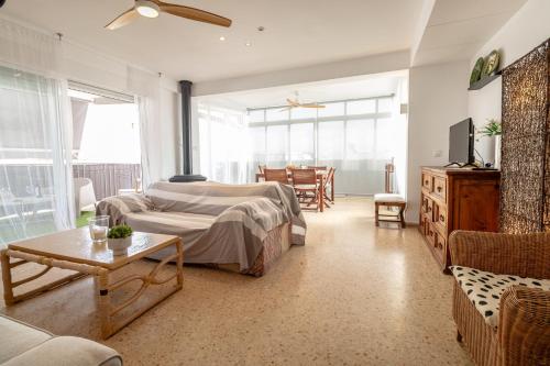 a bedroom with a bed and a living room at SUPER APARTAMENTO A UN PASO DEL MAR in Oliva