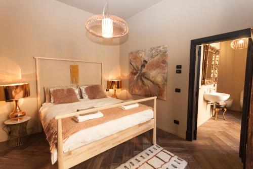 - une chambre avec un lit dans l'établissement Villa Castelli, à Menaggio