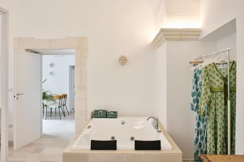 Voodi või voodid majutusasutuse Silentio Suite N2-Ostuni-Jacuzzi toas