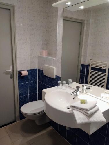 Ein Badezimmer in der Unterkunft Hotel Rêve de la Vallée