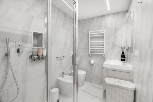 Modern Quiet Super Central Luxury Apartment photo 5