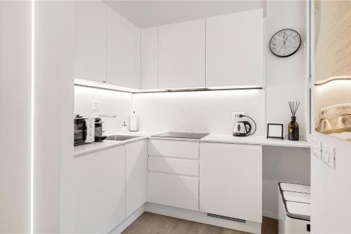 Modern Quiet Super Central Luxury Apartment photo 4