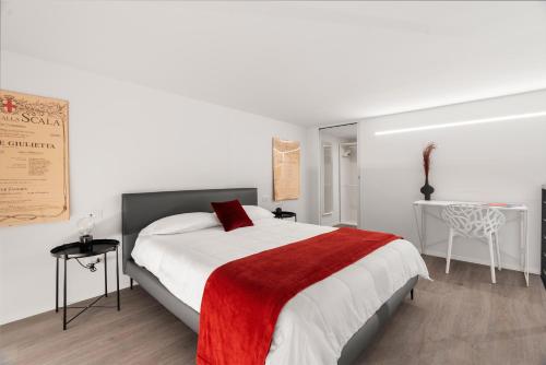 Modern Quiet Super Central Luxury Apartment photo 3