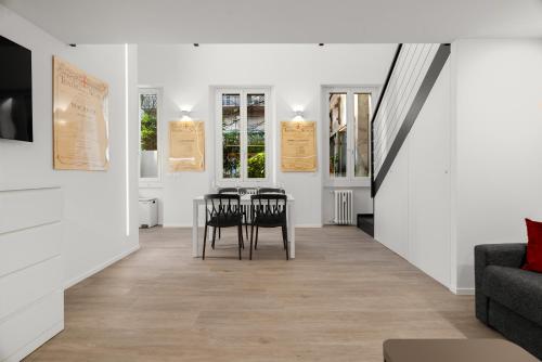 Modern Quiet Super Central Luxury Apartment photo 9