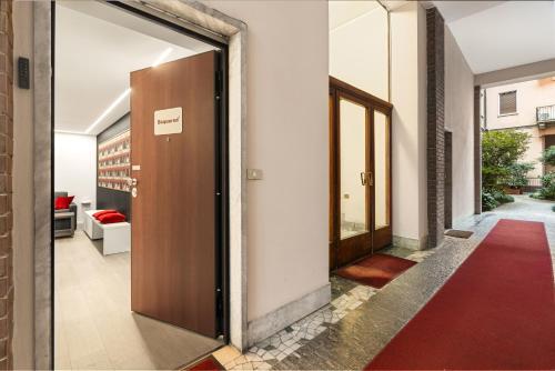 Modern Quiet Super Central Luxury Apartment photo 11
