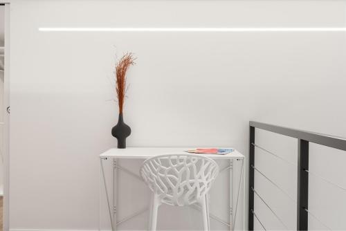 Modern Quiet Super Central Luxury Apartment photo 20