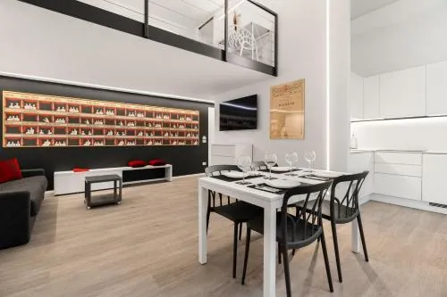 Modern Quiet Super Central Luxury Apartment photo 1