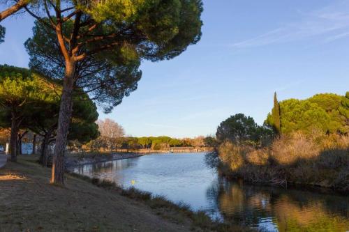 Chez Sébastien - Paisible studio au bord d'un lac avec parking