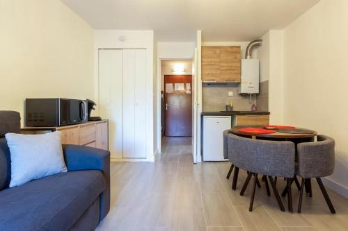 Photo de la galerie de l'établissement Chez Sébastien - Paisible studio au bord d'un lac avec parking, à La Grande Motte