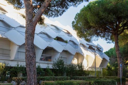 Photo de la galerie de l'établissement Chez Sébastien - Paisible studio au bord d'un lac avec parking, à La Grande Motte