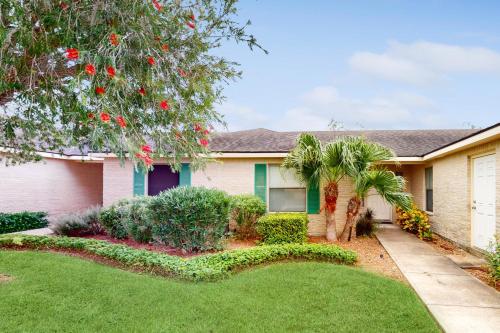 Κήπος έξω από το Augusta Casita at SPI Golf Course