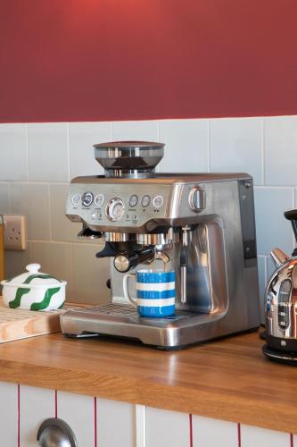 Kemudahan buat kopi dan teh di The West End - Hawarden Castle
