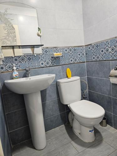 Ένα μπάνιο στο Appartement M'diq